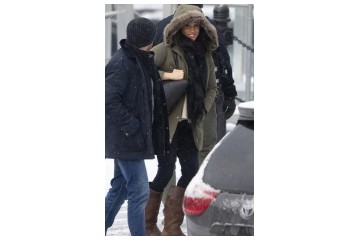 梅根退出王室竞赛后梅根穿军绿大衣低沉露脸失掉光环贵族气质全无