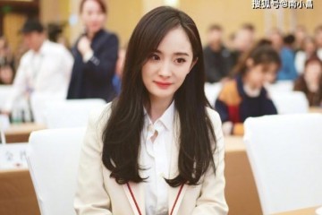 杨幂深夜现身美容店脸部多处贴满纸片粉丝称其仅仅做皮肤护理