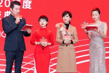 赵雅芝现身活动太心计65岁玩仙女站硬把奶奶腿凹出姐姐范