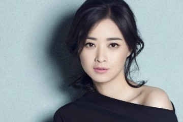 蒋欣反穿浴袍身板宽得跟男助理平起平坐大骨架女孩真的太难了