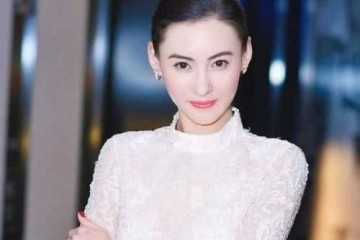 张柏芝太拼了大冬季直接光腿穿毛衣39岁状况一点不比小花旦差