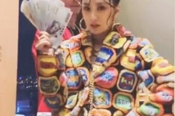 46岁贾静雯与老公修杰楷玩cosplay贾静雯造型多变网友会玩