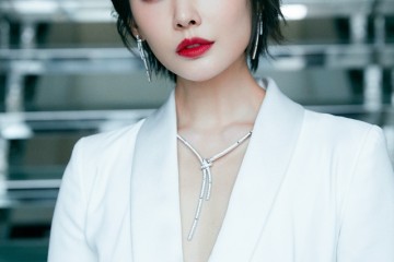 司理理戏外大变样只靠一条白裙就闪烁全场