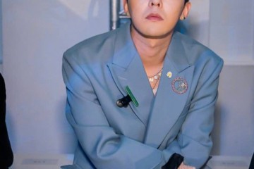 权志龙时装周首秀蓝色西装酷帅雅痞帅惨了