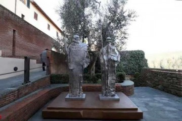 我国雕塑家塑达·芬奇与齐白石铜像永立意大利达·芬奇故土