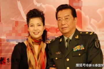 81岁李双江的54岁妻子近照曝光为人低沉素颜现身
