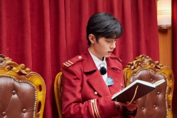 183cm肖战半永久式制服造型公然身段好便是固执