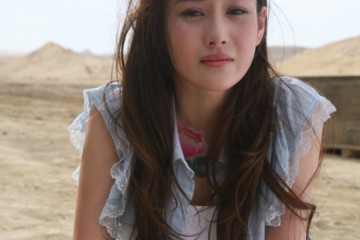 张馨予剪短发复出一身街头风造型霸气十足黄金份额身段超吸睛