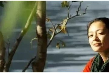 前妻为他隐退他却离婚娶小8岁娇妻今前妻复出成名他却老了