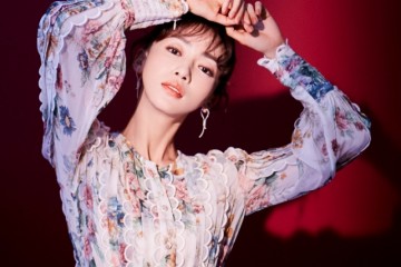 他人还在穿堆堆袜时吴谨言渐渐的开端穿堆堆靴贼时尚