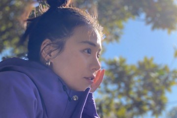 马思纯总算瘦了扎丸子头晒素颜自拍好少女网友看不出32岁