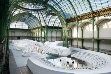 巴黎时装周重回经典的巴黎是时尚界的一缕白月光