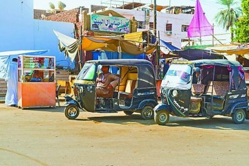 嘟嘟车行将消失的埃及景色