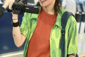 窦靖童不愧是王菲女儿穿绿色衬衫加牛仔裤再戴牛仔帽特性洋气