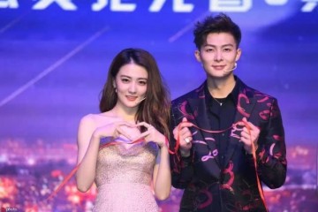 懒理与张铭恩分手传言徐璐晒自拍嫩如少女美到无死角