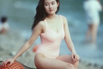 54岁李丽珍和22岁女儿同框似姐妹女儿身段饱满已交3任男友