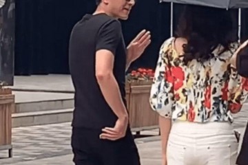 有种意外叫林更新女助理火辣身段意外抢镜网友能够出道了