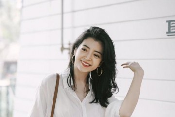 还在穿白衬衫加牛仔裤引荐5款三木博主白衬衫造型时髦又百搭