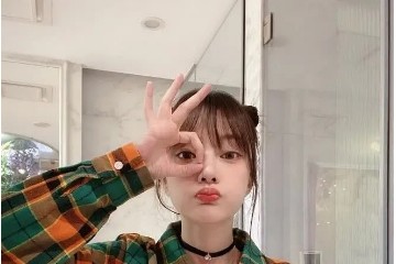 李小璐大秀纤腰嘟嘴卖萌舞姿火辣38岁宛如少女