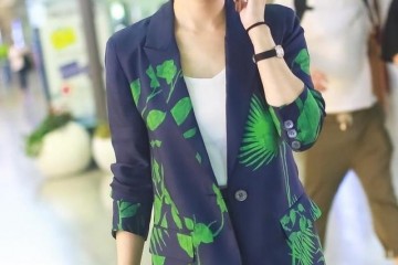 佟大为老婆关悦真会穿扎低马尾调配西服印花套装年青20岁不止