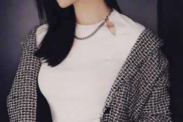 景甜久别经营晒美照紧身衣搭西装大秀好身材头发总算长了