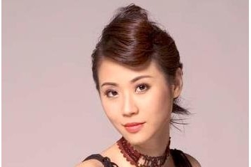 她港姐出道14岁母亲上吊身亡刚成婚42岁老公又患癌逝世