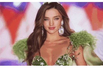 最尖端超模米兰达·可儿三胎后初次经营登ELLE封面边生娃边干事业