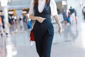 戚薇太会穿一身是非look满满少女感短袖白T恤外面套背心潮曝