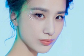 黄圣依很放得开穿露背裙秀曲线身段头戴王冠不愧是百亿阔太