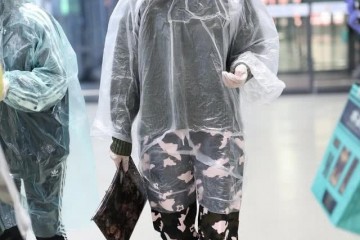 韩雪拼了戴防护面具不行还罩塑料袋走机场造型虽丑但很安全