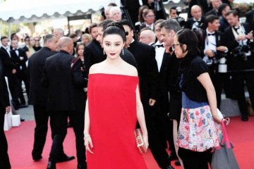 范冰冰也会穿错一字肩直筒连衣裙极端显胖气场再大也挽救不了