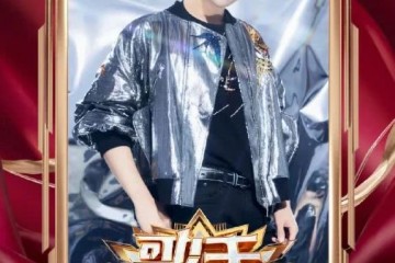 歌手第八期周深身穿银色飞翔夹克这造型太帅了