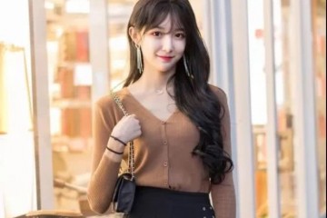 纯洁不输奶茶妹妹曾穿校服爆红网络可这位章泽天2.0竟是男孩