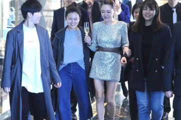 阔太小S后局面大穿亮片裙显女王气场随伺多到快沦为烘托