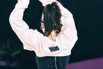 宋茜最新排演照露脐上衣调配丝绒睡裤小腰精