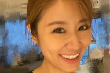 43岁林心如穿一身皮衣英俊时髦很年青状况还不错一点都没老比穿礼衣美观