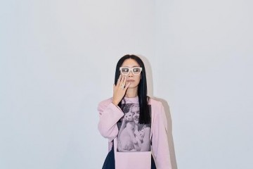 那英穿衣真时尚穿长袍左右两头都开叉配长裤秀高挑身段