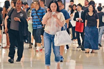 章小蕙这素颜和上妆后距离不是一点气质可以说天差地别