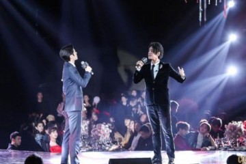 时髦COSMO大合照杨颖周冬雨姚晨站C位肖战只露个头