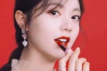 有种颜值叫赵今麦大红唇镜头直怼五官拍确定是18岁