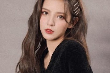 张予曦化我国妆涂红唇穿旗袍A翻全场男粉纷繁截屏保存