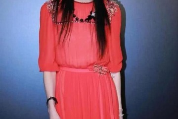 张曼玉气质真好不打针不整容任由天然老55岁一袭红裙美艳世人