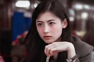 张柏芝是最美的素颜女明星杂乱丸子头超级亮眼有颜便是固执