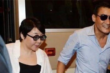 年轻时的关咏荷有多美张家辉明言制止她拍吻戏现54岁更惊人