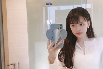 孙怡对镜自拍小露蛮腰皮肤白净惹人羡嘴角甜笑暖化世人