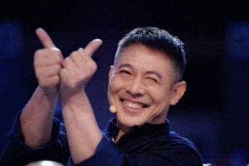 李连杰和前妻分隔28年现在再次同框好像路人一般生疏