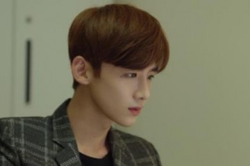 英俊的偶像为什么穿戴高仿的鞋子让人看着都为难