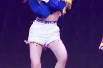 虞书欣舞台直拍太实在了白花花小肚腩一秒抢镜不愧是直男小心肝