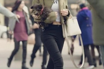 路人街拍姑娘美丽动人穿粉色无袖连衣裙诱人有魅力