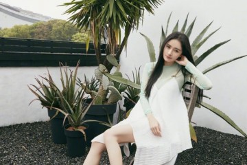 杨幂褶皱吊带配纱T新鲜怡人棉袜洞洞鞋固执美心善更有吸引力